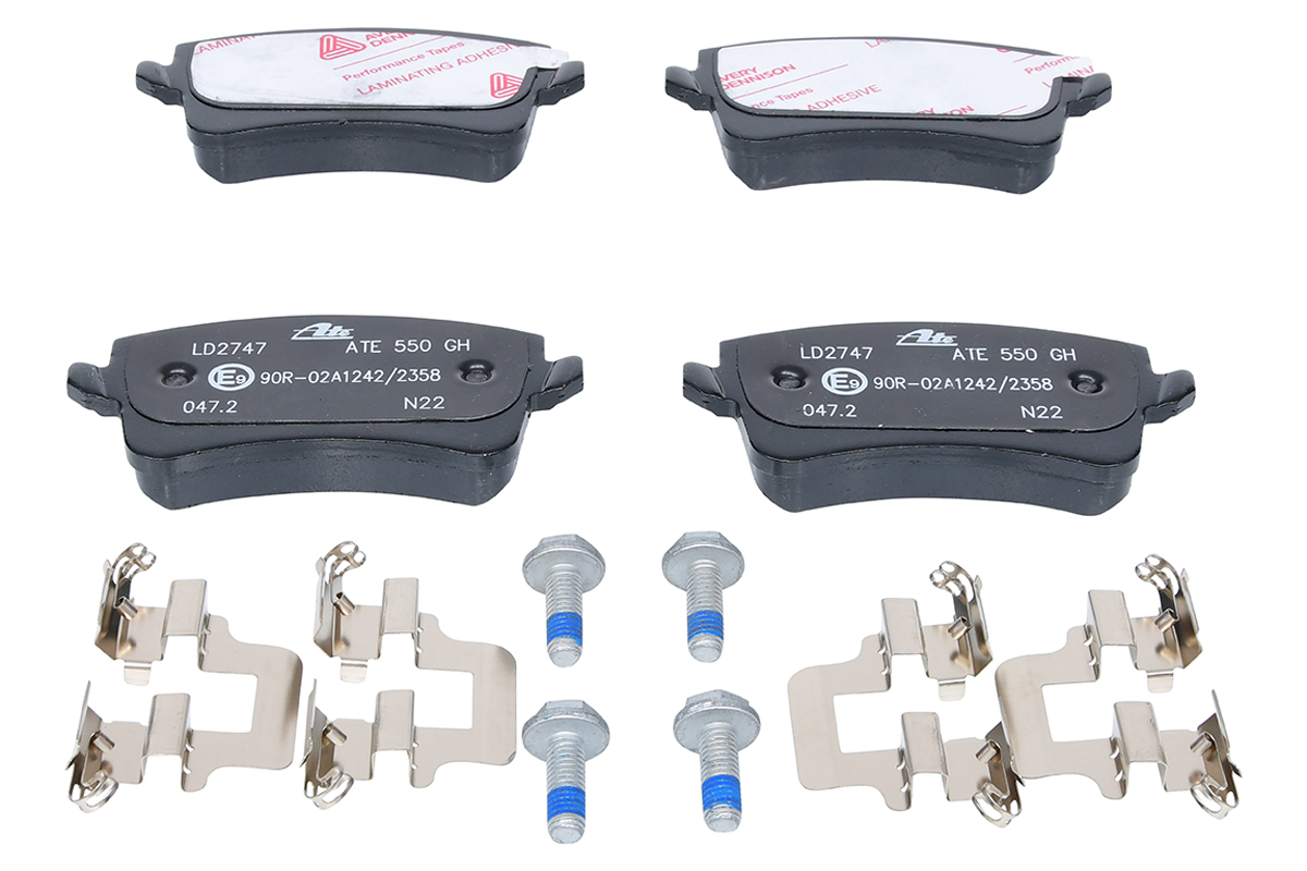 ATE Bremsscheiben + Ceramicbeläge  für AUDI A4/A5  Vornø314 hintenø300